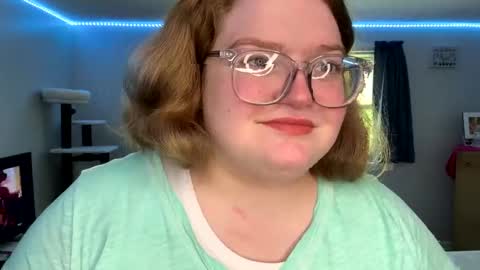 Lily online show from 09-22-25, 02:52