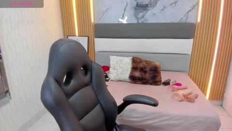 Snapshot of alyssa_park chatting on 10-30-25, 07:14 ALYSSA online show from 10-30-25, 07:14