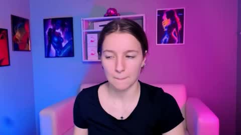 Snapshot of alyssamoan chatting on 11-30-25, 11:47 alyssamoan online show from 11-30-25, 11:47