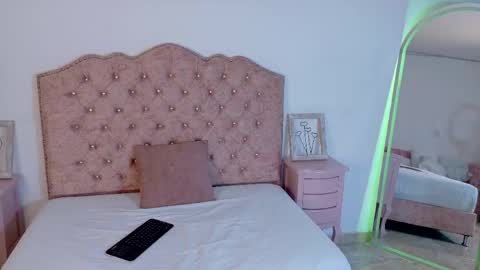Snapshot of amaia_monroe chatting on 06-07-26, 03:54 amaia_monroe online show from 06-07-26, 03:54