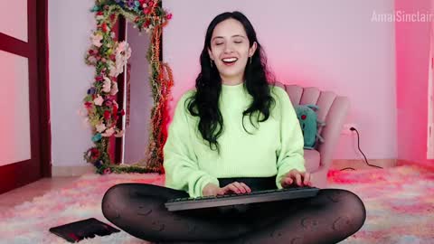 Snapshot of amaisinclair chatting on 02-02-25, 12:13 Amai Sinclair online show from 02-02-25, 12:13