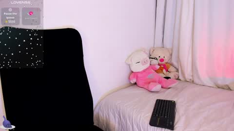 Snapshot of amaliaandrade chatting on 12-14-24, 08:45 Amalia real MIA online show from 12-14-24, 08:45