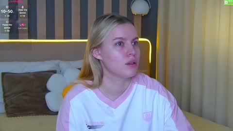 Snapshot of amaliabell chatting on 06-15-26, 01:13 Amalia online show from 06-15-26, 01:13