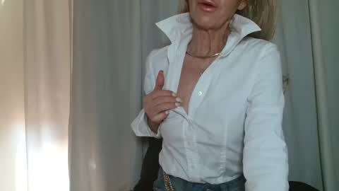 Snapshot of amanda0803 chatting on 02-21-25, 01:11 Angel or Demon online show from 02-21-25, 01:11