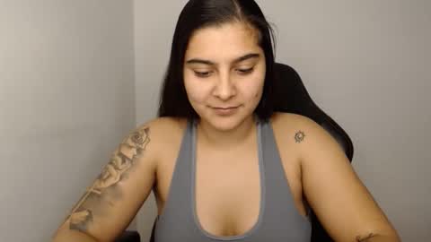 Snapshot of amanda5star chatting on 12-27-24, 08:28 The queen of the biceps  online show from 12-27-24, 08:28