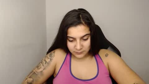Snapshot of amanda5star chatting on 01-10-25, 01:32 The queen of the biceps  online show from 01-10-25, 01:32