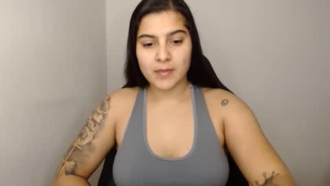 Snapshot of amanda5star chatting on 01-16-25, 11:48 The queen of the biceps  online show from 01-16-25, 11:48