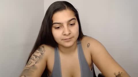 Snapshot of amanda5star chatting on 01-22-25, 11:56 The queen of the biceps  online show from 01-22-25, 11:56