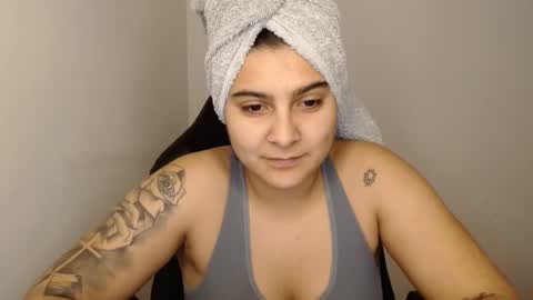 Snapshot of amanda5star chatting on 01-27-25, 11:00 The queen of the biceps  online show from 01-27-25, 11:00
