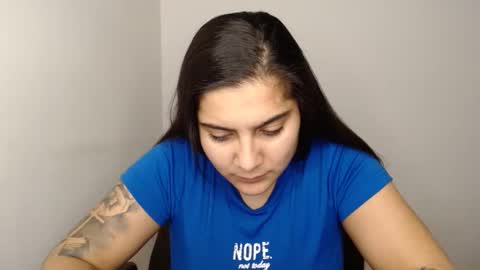 Snapshot of amanda5star chatting on 01-28-25, 10:12 The queen of the biceps  online show from 01-28-25, 10:12
