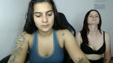 Snapshot of amanda5star chatting on 10-23-25, 07:34 The queen of the biceps  online show from 10-23-25, 07:34