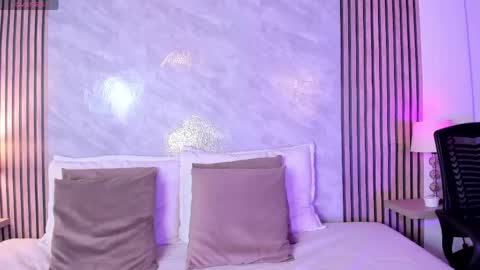 Luisa online show from 04-24-26, 02:03