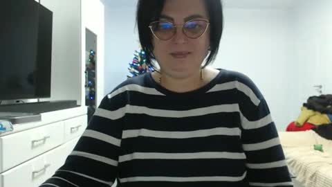 Snapshot of amanda_muller5 chatting on 12-14-25, 10:03 Anda .. online show from 12-14-25, 10:03