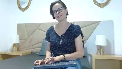 amanda_ramirez online show from 09-17-25, 07:37
