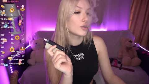 Snapshot of amandaafire chatting on 12-13-24, 01:12 Amanda online show from 12-13-24, 01:12