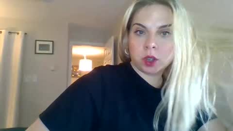 Snapshot of amandainbloom chatting on 10-18-25, 06:41 Amanda online show from 10-18-25, 06:41
