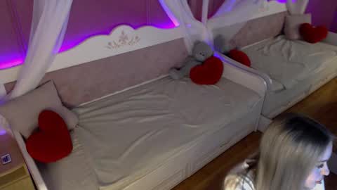 AmandaLind online show from 11-26-25, 03:35