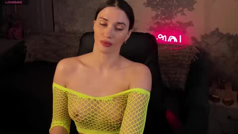 Snapshot of amandastrongj chatting on 02-12-25, 01:09 Amanda online show from 02-12-25, 01:09