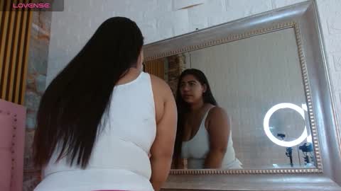 Snapshot of amara__hank chatting on 11-10-25, 01:43 amara__hank online show from 11-10-25, 01:43