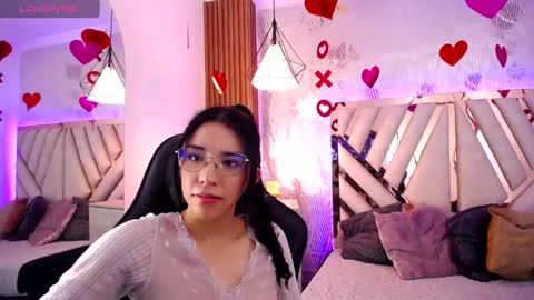 amara_davis1 online show from 04-28-26, 02:38