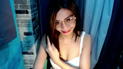 Snapshot of amarabellax chatting on 05-24-26, 01:10 BELLA online show from 05-24-26, 01:10