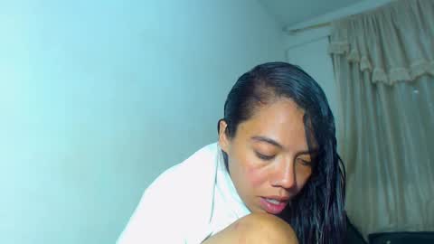 Snapshot of amararoberts08 chatting on 01-03-25, 01:05 Amara Julia online show from 01-03-25, 01:05