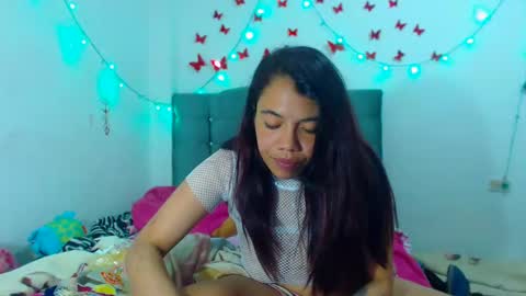 Snapshot of amararoberts08 chatting on 01-17-25, 01:35 Amara Julia online show from 01-17-25, 01:35