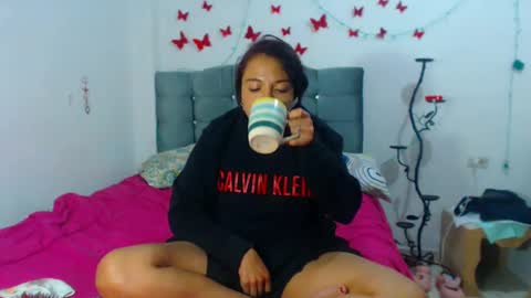Snapshot of amararoberts08 chatting on 03-12-25, 05:57 Amara Julia online show from 03-12-25, 05:57