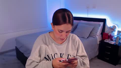 Mila  online show from 01-07-25, 04:37