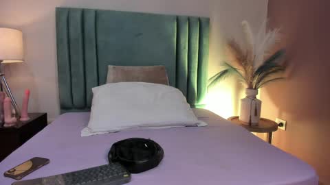 Amara Yasbel online show from 04-10-26, 06:12