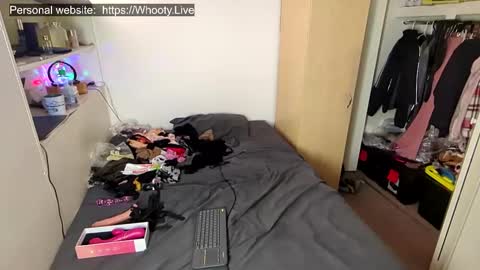 Snapshot of amateurchick chatting on 12-09-24, 05:29 Kissra online show from 12-09-24, 05:29