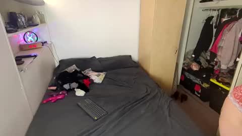 Snapshot of amateurchick chatting on 02-01-25, 01:55 Kissra online show from 02-01-25, 01:55