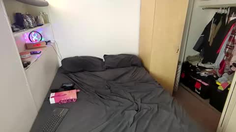 Snapshot of amateurchick chatting on 02-08-25, 05:08 Kissra online show from 02-08-25, 05:08