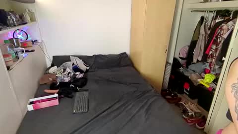 Snapshot of amateurchick chatting on 02-12-25, 04:12 Kissra online show from 02-12-25, 04:12