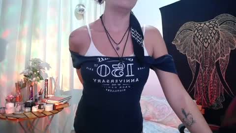 Snapshot of amatista_riveera chatting on 01-28-25, 11:28 Amatista  Next stream 9 DEC 1 PM COLOMBIAN TIME  miss u and love u online show from 01-28-25, 11:28