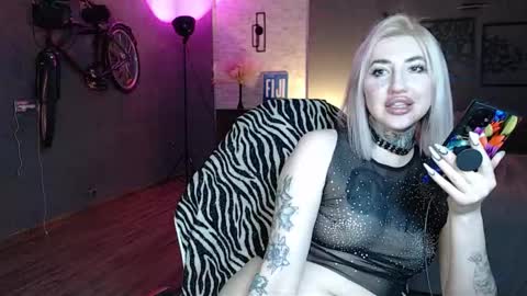 Snapshot of amayamalina chatting on 11-09-25, 06:17 Malina online show from 11-09-25, 06:17