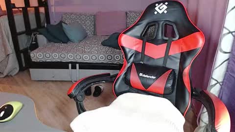 Snapshot of amayamalina chatting on 12-13-25, 07:53 Malina online show from 12-13-25, 07:53