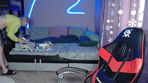 Snapshot of amayamalina chatting on 12-21-25, 09:44 Malina online show from 12-21-25, 09:44