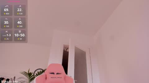 Snapshot of amazing_roxana chatting on 05-30-26, 05:43 Roxy online show from 05-30-26, 05:43