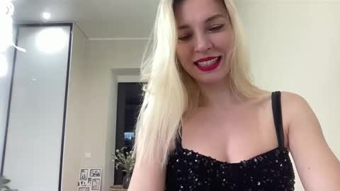 Snapshot of amazingkelly chatting on 12-08-24, 08:51 Kelly online show from 12-08-24, 08:51