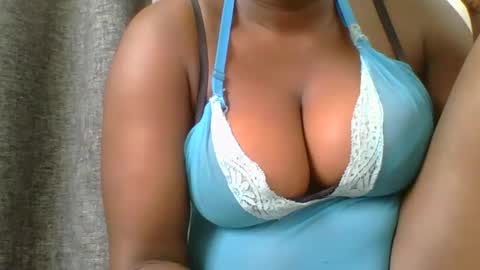 Snapshot of ambar_jasiri chatting on 12-19-24, 08:13 Mia online show from 12-19-24, 08:13