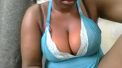 Snapshot of ambar_jasiri chatting on 12-24-24, 08:33 Mia online show from 12-24-24, 08:33