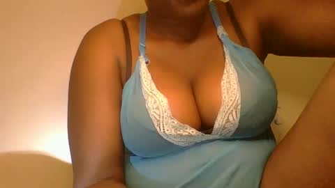 Snapshot of ambar_jasiri chatting on 01-06-25, 07:24 Mia online show from 01-06-25, 07:24