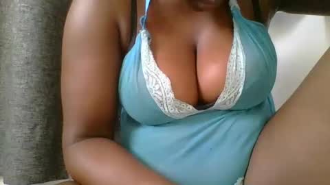 Snapshot of ambar_jasiri chatting on 03-05-25, 04:56 Mia online show from 03-05-25, 04:56