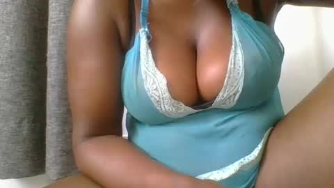 Snapshot of ambar_jasiri chatting on 03-07-25, 07:19 Mia online show from 03-07-25, 07:19