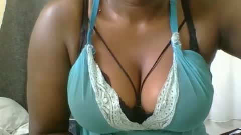 Snapshot of ambar_jasiri chatting on 09-14-25, 05:39 Mia online show from 09-14-25, 05:39