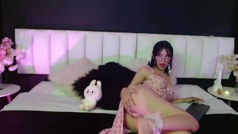 Snapshot of ambar_lanie chatting on 03-09-26, 08:24 Ambar online show from 03-09-26, 08:24