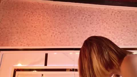 Snapshot of ambar_rosse25 chatting on 09-29-25, 11:37 Julieta online show from 09-29-25, 11:37