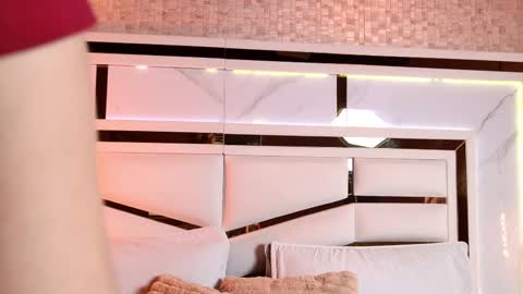 Snapshot of ambar_rosse25 chatting on 10-10-25, 11:42 Julieta online show from 10-10-25, 11:42