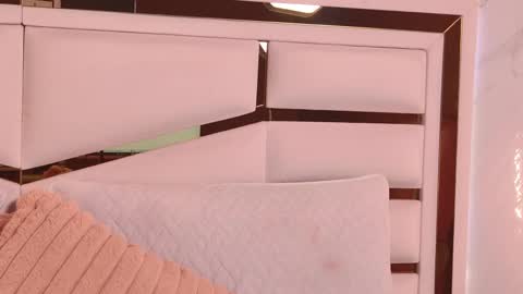 Snapshot of ambar_rosse25 chatting on 10-15-25, 11:32 Julieta online show from 10-15-25, 11:32